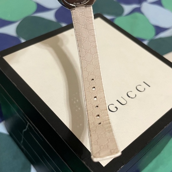 Gucci White Textured Ladies Leather Watch - Picture 12 of 15